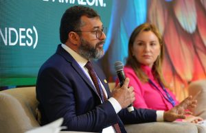 COP 28: Wilson Lima destaca aportes de R$ 1,2 bi do Estado em serviços ambientais e diz que é preciso reconhecimento internacionalNo segundo dia na COP 28, governador lançou o ‘Amazonas 2030’ e encontrou com representantes de instituições financeiras e potenciais investidores. COP 28: Wilson Lima destaca aportes de R$ 1,2 bi do Estado em serviços ambientais e diz que é preciso reconhecimento internacional