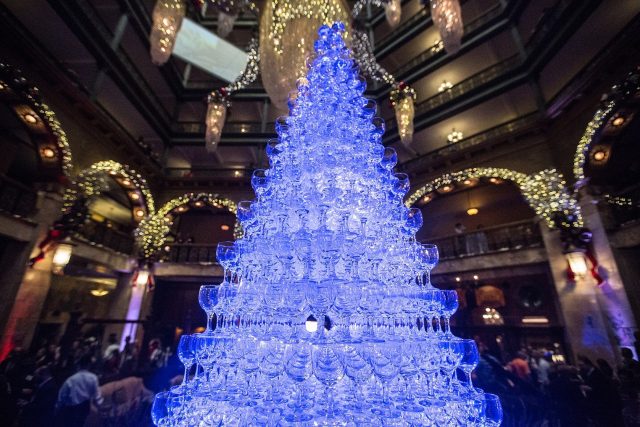 Cascata de champanhe no The Brown Palace Hotel: uma tradição natalina de mais de 35 anos