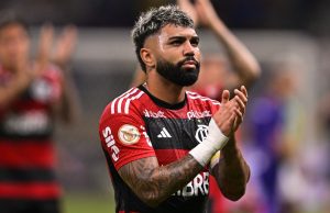 Corinthians quer tirar Gabigol do Flamengo, mas negócio é complexoO Timão tem o aval do Flamengo para negociar diretamente com o estafe de Gabigol. Corinthians quer tirar Gabigol do Flamengo, mas negócio é complexo