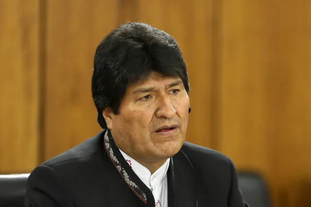 Decisão Judicial Impede Nova Candidatura de Evo Morales à Presidência na Bolívia