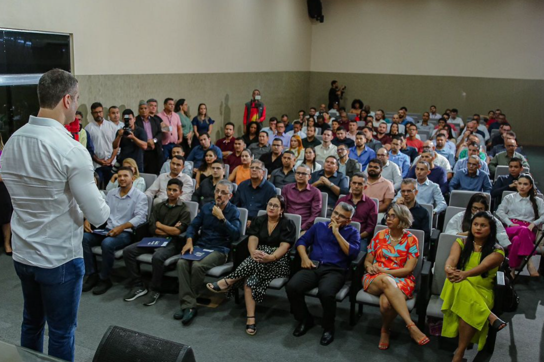 Detran Amazonas empossa 80 novos servidores aprovados em concurso público