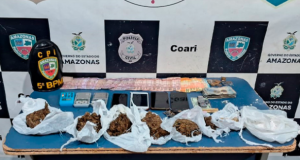 Em Coari, mulher é presa com grande quantidade de drogas e dinheiroA prisão ocorreu após denúncia anônima. Em Coari, mulher é presa com grande quantidade de drogas e dinheiro