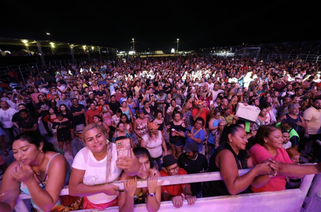 Expoagro 2023: Roberta Miranda encanta público na abertura da feira de agronegócio do Amazonas