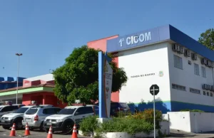 Homem com extensa ficha criminal é preso com armas e munições em ManausSuspeito já foi condenado por homicídio, roubo, furto e porte de arma. Homem com extensa ficha criminal é preso com armas e munições em Manaus