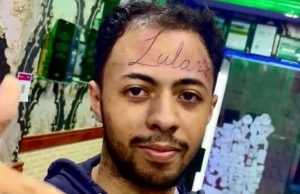 Homem tatua nome de Lula na testa e é criticado nas redes sociaisO vídeo do procedimento foi compartilhado por diversos usuários e recebeu centenas de comentários. Homem tatua nome de Lula na testa e é criticado nas redes sociais