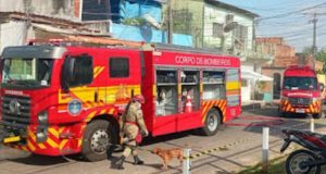 Incêndio em casa na zona Sul de Manaus é controlado pelo Corpo de Bombeiros Incêndio em casa na zona Sul de Manaus é controlado pelo Corpo de Bombeiros