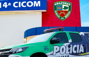 Mulher com mandado de prisão em aberto por tráfico de drogas é presa em ManausA vizinha teria delatada a mulher após desentendimento entre as duas. Mulher com mandado de prisão em aberto por tráfico de drogas é presa em Manaus