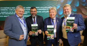 Na COP-28, Wilson Lima diz que BR-319 é importante para combater a pobreza e garantir o desenvolvimento socialGovernador ressaltou que Estado está disposto a garantir condicionantes ambientais para viabilizar o asfaltamento da rodovia, inaugurada em 1976. Na COP-28, Wilson Lima diz que BR-319 é importante para combater a pobreza e garantir o desenvolvimento social