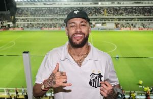 Neymar brinca sobre comprar o Santos em cruzeiro; confira o vídeoA declaração de Neymar foi recebida com humor pelos torcedores do Santos. Neymar brinca sobre comprar o Santos em cruzeiro; confira o vídeo