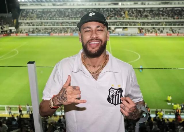 Neymar brinca sobre comprar o Santos em cruzeiro; confira o vídeo