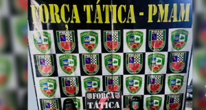 Polícia Militar apreende arma de fogo e munições na zona leste de ManausArma foi encontrada após denúncia anônima de homem armado em beco do bairro Jorge Teixeira. Polícia Militar apreende arma de fogo e munições na zona leste de Manaus