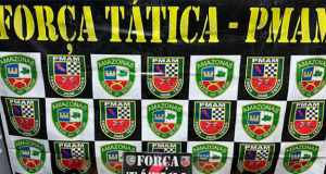 Polícia apreende simulacro e entorpecentes no Santo AgostinhoA equipe da Força Tática realizava incursão no bairro Santo Agostinho quando visualizaram quatro pessoas em atitude suspeita. Polícia apreende simulacro e entorpecentes no Santo Agostinho