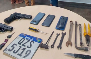 Polícia prende trio por roubo de moto no Coroado Polícia prende trio por roubo de moto no Coroado