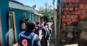 Polícia resgata crianças mantidas em cárcere privado por mãe em surto psicóticoMulher foi encaminhada ao Cesmam e crianças foram entregues ao Conselho Tutelar Polícia resgata crianças mantidas em cárcere privado por mãe em surto psicótico