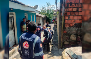 Polícia resgata crianças mantidas em cárcere privado por mãe em surto psicóticoMulher foi encaminhada ao Cesmam e crianças foram entregues ao Conselho Tutelar Polícia resgata crianças mantidas em cárcere privado por mãe em surto psicótico