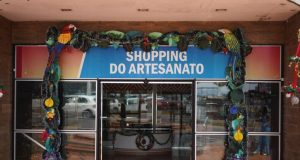 Shopping do Artesanato e Economia Solidária é opção para compra de presentes de natal Espaço fica localizado na Djalma Batista e funciona de segunda a sexta, das 10h às 17h, e aos sábados até às 15h Shopping do Artesanato e Economia Solidária é opção para compra de presentes de natal