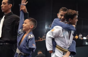 Vídeo: “Triunfo de Davi Emanuel: A Jornada Extraordinária do Campeão Mundial de ParaJiu-jitsu Kids” "Triunfo de Davi Emanuel: A Jornada Extraordinária do Campeão Mundial de ParaJiu-jitsu Kids"