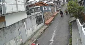 Vídeo: arrastões no bairro Japiim deixam moradores em pânicoUm vídeo divulgado nas redes sociais mostra três criminosos em ação. Vídeo: arrastões no bairro Japiim deixam moradores em pânico
