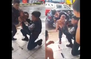 Vídeo: bebê de 8 meses é salva por policiais militares após engasgar com açaí e farinhaAo perceberem a situação, dois policiais militares que faziam patrulhamento na área foram abordados por um familiar da criança. Vídeo: bebê de 8 meses é salva por policiais militares após engasgar com açaí e farinha