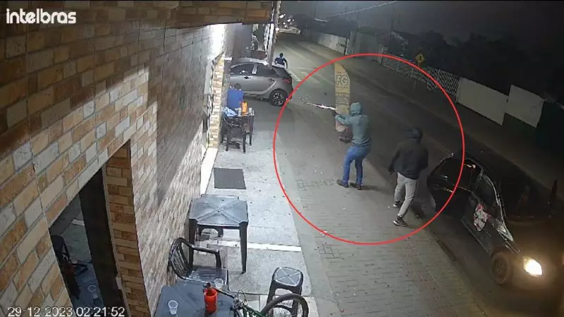 Vídeo: dois homens são executados a tiros em bar de Navegantes