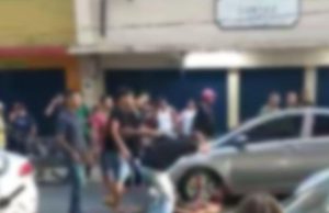 Vídeo: população lincha assaltante no centro de Manaus Vídeo: população lincha assaltante no centro de Manaus