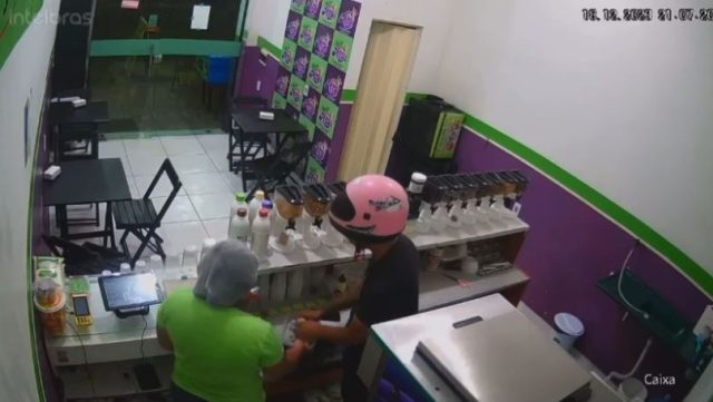 Vídeo: assalto à loja de açaí em Manaus