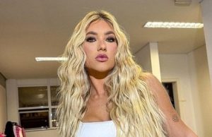 Virginia Fonseca presenteia funcionários com envelopes de dinheiro Virginia Fonseca presenteia funcionários com envelopes de dinheiro