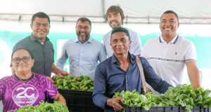 Wilson Lima entrega 80 toneladas de alimentos adquiridos da agricultura familiar a instituições que atendem 10 mil famílias Wilson Lima entrega 80 toneladas de alimentos adquiridos da agricultura familiar a instituições que atendem 10 mil famílias