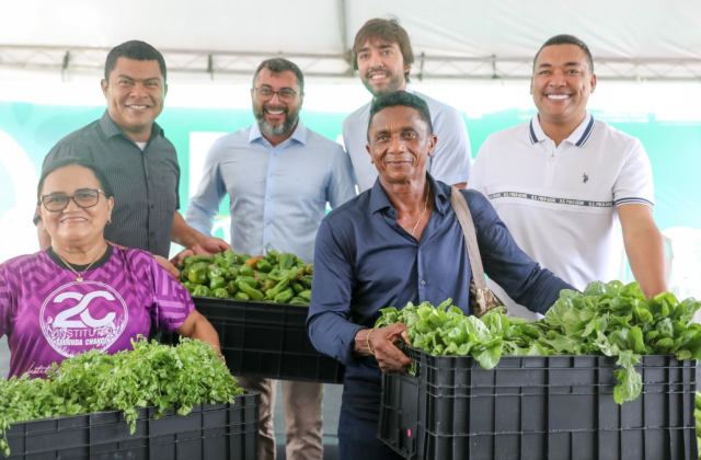 Wilson Lima entrega 80 toneladas de alimentos adquiridos da agricultura familiar a instituições que atendem 10 mil famílias Wilson Lima entrega 80 toneladas de alimentos adquiridos da agricultura familiar a instituições que atendem 10 mil famílias