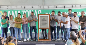 Wilson Lima inaugura mais três ramais e contabiliza 30 quilômetros de obras de pavimentação em Manacapuru neste anoGovernador entregou os ramais Nova Esperança, Anjo Gabriel e Parú, que beneficiam 500 famílias que vivem da agricultura familiar e produção de ovos. Wilson Lima inaugura mais três ramais e contabiliza 30 quilômetros de obras de pavimentação em Manacapuru neste ano