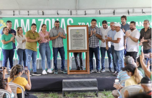Wilson Lima inaugura mais três ramais e contabiliza 30 quilômetros de obras de pavimentação em Manacapuru neste anoGovernador entregou os ramais Nova Esperança, Anjo Gabriel e Parú, que beneficiam 500 famílias que vivem da agricultura familiar e produção de ovos. Wilson Lima inaugura mais três ramais e contabiliza 30 quilômetros de obras de pavimentação em Manacapuru neste ano