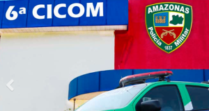 Mulher é presa pela PMAM por invasão de domicílio e danos à propriedade em ManausA vítima teve sua motocicleta danificada pela invasora. Mulher é presa pela PMAM por invasão de domicílio e danos à propriedade em Manaus