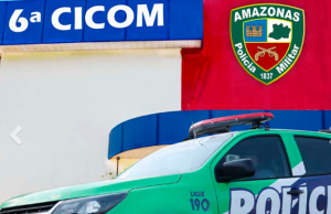 Mulher é presa pela PMAM por invasão de domicílio e danos à propriedade em ManausA vítima teve sua motocicleta danificada pela invasora. Mulher é presa pela PMAM por invasão de domicílio e danos à propriedade em Manaus