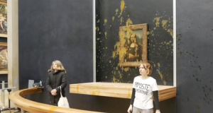 Ativistas jogam sopa na ‘Mona Lisa’ para protestar contra a fome Ativistas jogam sopa na 'Mona Lisa' para protestar contra a fome