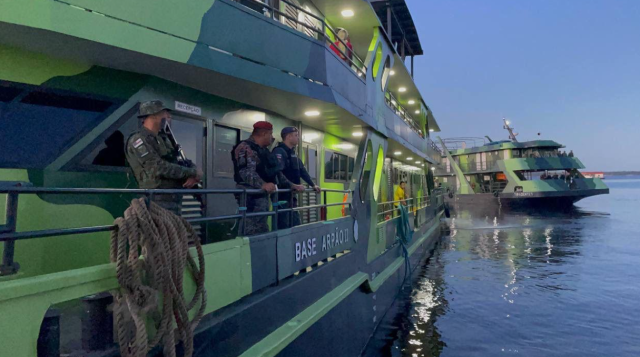 Bases Fluviais Arpão 2 e Tiradentes partem para operações nos rios do Amazonas