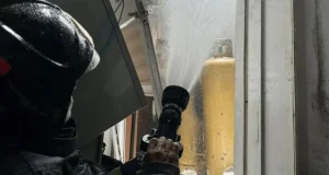 Caldeira explode em restaurante e deixa sete feridosTrês mulheres tiveram queimaduras de 2º grau em membros superiores. Caldeira explode em restaurante e deixa sete feridos