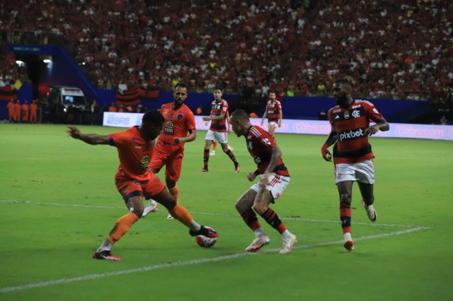 Flamengo atropela Audax na Arena da Amazônia