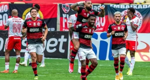 Flamengo chega em Manaus para estreia no CariocaTorcedores amazonenses aguardam com expectativa a chegada do time. Flamengo chega em Manaus para estreia no Carioca