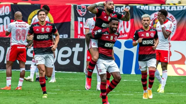 Flamengo chega em Manaus para estreia no Carioca