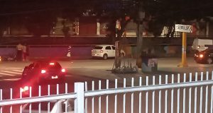Grave acidente entre moto e carro deixa feridos na zona Oeste de ManausO acidente ocorreu por volta das 4h30 da manhã, na esquina com a rua Brasil, próximo ao Mini Shopping. Grave acidente entre moto e carro deixa feridos na zona Oeste de Manaus