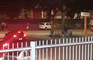 Grave acidente entre moto e carro deixa feridos na zona Oeste de ManausO acidente ocorreu por volta das 4h30 da manhã, na esquina com a rua Brasil, próximo ao Mini Shopping. Grave acidente entre moto e carro deixa feridos na zona Oeste de Manaus