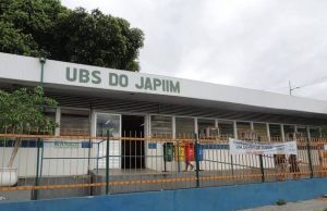 Homem armado invade UBS em Manaus e ameaça pacientes e funcionários Homem armado invade UBS em Manaus e ameaça pacientes e funcionários