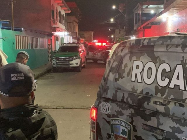 Homem é feito refém após tentativa de assalto em Manaus Homem é feito refém após tentativa de assalto em Manaus