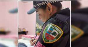 Homem é preso em Parintins por agredir irmã com panela quente Homem é preso em Parintins por agredir irmã com panela quente