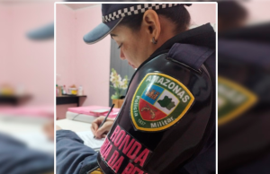 Homem é preso em Parintins por agredir irmã com panela quente Homem é preso em Parintins por agredir irmã com panela quente