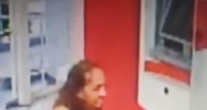 Homem é preso por aplicar golpe de mais de R$ 13 mil em idosoA PC-AM solicita a quem souber da identificação da comparsa de Daniel, que procure o 22º DIP, situado na rua Brasil, bairro Nossa Senhora das Graças. Homem preso por aplicar golpe de mais de R$ 13 mil em idoso