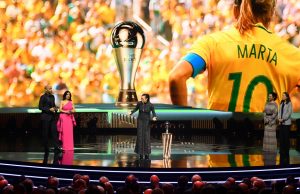 Marta é imortalizada pela Fifa e recebe prêmio em sua homenagemBrasileira é a primeira mulher a receber honraria deste porte da entidade. Marta é imortalizada pela Fifa e recebe prêmio em sua homenagem