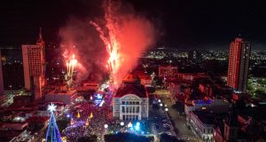 Milhares de pessoas recebem 2024 no primeiro Réveillon do LargoProgramação seguiu até esta segunda-feira, às 4h30, 1° de janeiro Milhares de pessoas recebem 2024 no primeiro Réveillon do Largo