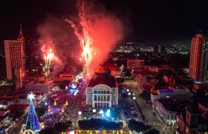 Milhares de pessoas recebem 2024 no primeiro Réveillon do LargoProgramação seguiu até esta segunda-feira, às 4h30, 1° de janeiro Milhares de pessoas recebem 2024 no primeiro Réveillon do Largo