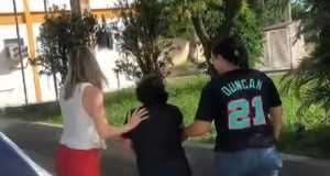 Mulher é detida em flagrante por abandonar filha de 14 anos em motel Mulher é detida em flagrante por abandonar filha de 14 Anos em motel
